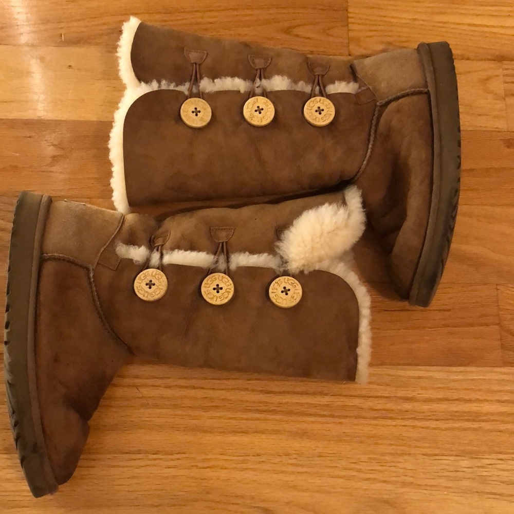 Ugg Boot Bailey Button Triplet Ii Boot Chestnut - image 1